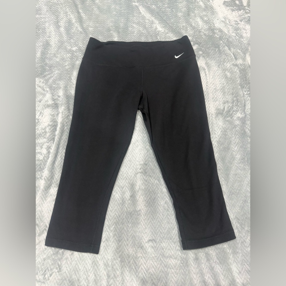 Nike black cropped leggings